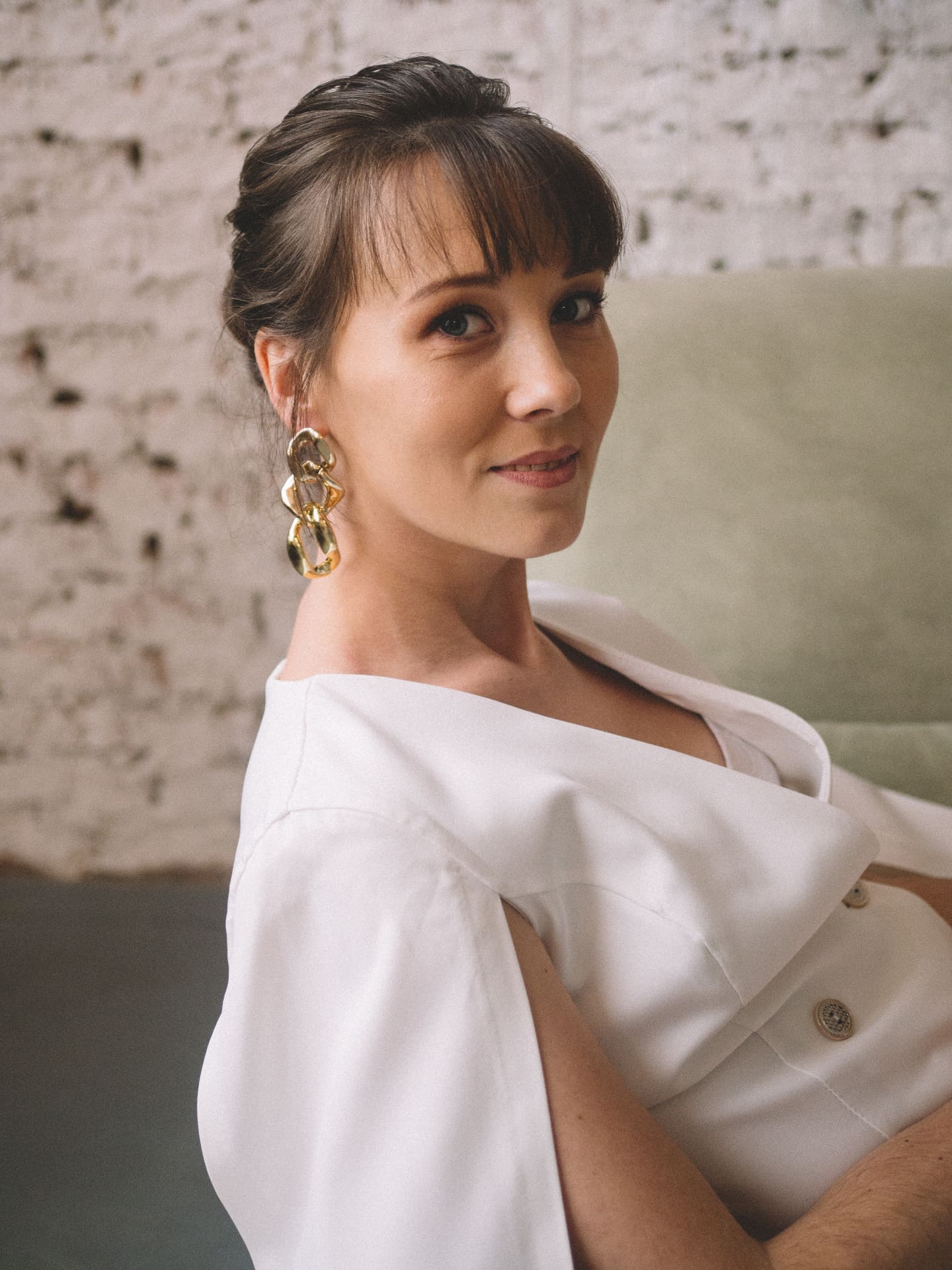 Елена Помозова — профессиональная подготовка и образование